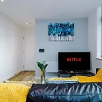 Weekly And Monthly Bookings At Zinnia Unit - Telly Homes Limited- New One Bed Apartment, Old Trafford Manchester